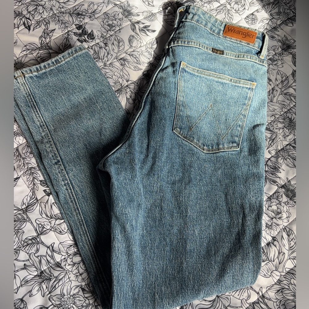 Wrangler High Rise Mom Jeans